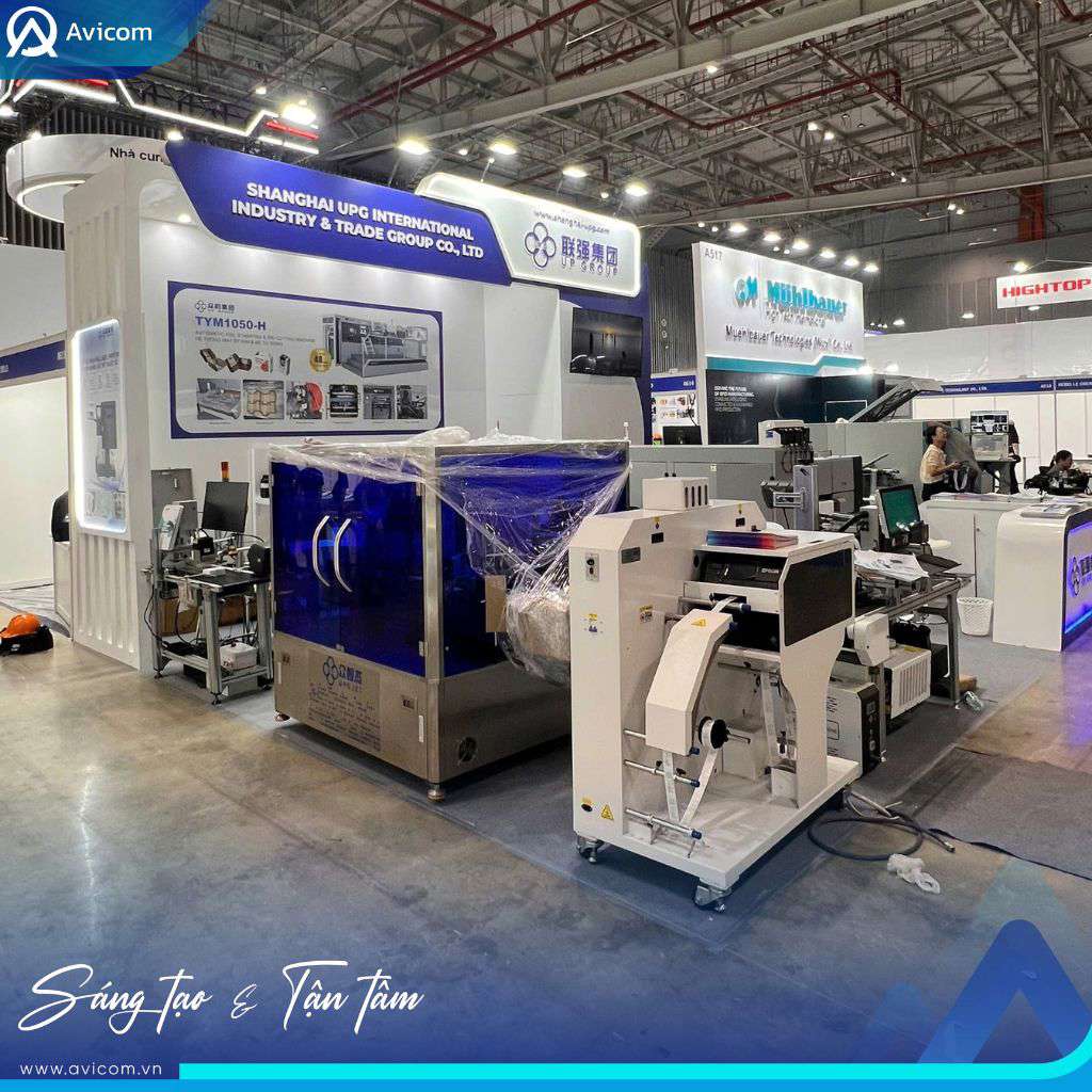 Avicom thiết kế thi công gian hàng máy móc SHANGHAI UPG tại Vietnam PrintPack 2026